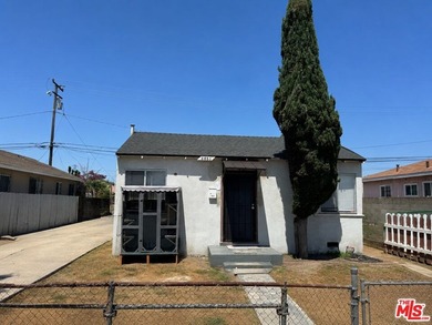 Spacious duplex for sale in West Long Beach, offering a - photo 1