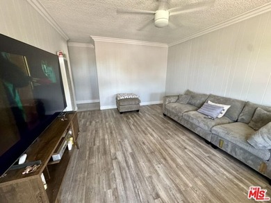 Spacious duplex for sale in West Long Beach, offering a - photo 2