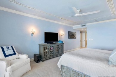 Beautifully renovated 2nd floor condo offers a tranquil - photo 22