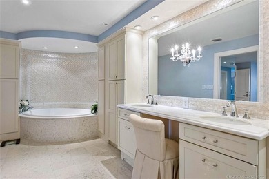 Beautifully renovated 2nd floor condo offers a tranquil - photo 25