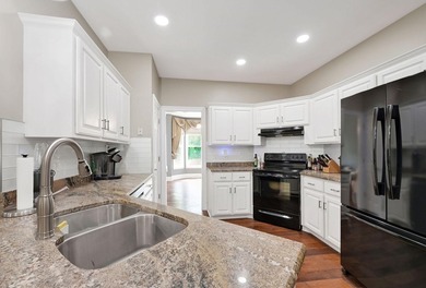 Discover an exquisite blend of luxury and comfort in this - photo 7