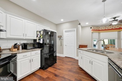 Discover an exquisite blend of luxury and comfort in this - photo 8