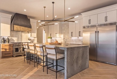 Featured in the Parade of Homes, this extraordinary 4 bed, 6 - photo 4