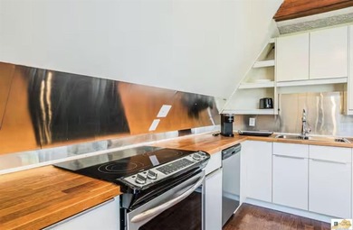 Investors & future lake home owners take notice!!This cozy A - photo 4