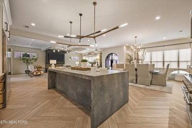 Featured in the Parade of Homes, this extraordinary 4 bed, 6 - photo 6
