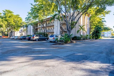 Updated 2/2, top floor, bright, open concept features includes