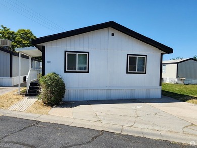 Move in ready double-wide home is now available in West Valley - photo 1