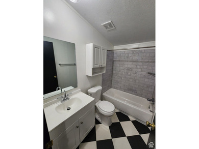 Move in ready double-wide home is now available in West Valley - photo 9
