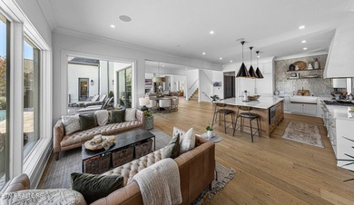 Every detail has been considered in this lakefront estate in - photo 7