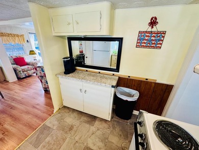 ADORABLE 2 BED/2 BATH BEACH BUNGALOW WITH CONCRETE DRIVEWAY - photo 12