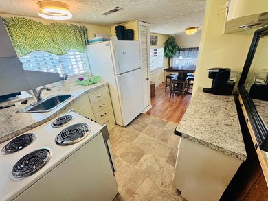ADORABLE 2 BED/2 BATH BEACH BUNGALOW WITH CONCRETE DRIVEWAY - photo 13