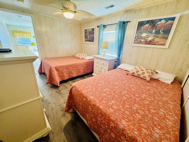ADORABLE 2 BED/2 BATH BEACH BUNGALOW WITH CONCRETE DRIVEWAY - photo 15