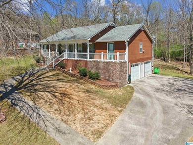 Welcome home to a well maintained 3 bedroom, 2 full bathroom - photo 4