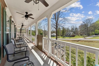 Welcome home to a well maintained 3 bedroom, 2 full bathroom - photo 9