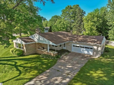 Lake Cadillac Home For Sale in Cadillac Michigan