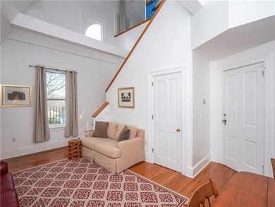 Immaculate Penthouse Condominium in a Desirable Kay/Catherine - photo 14