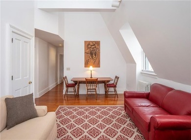 Immaculate Penthouse Condominium in a Desirable Kay/Catherine - photo 17