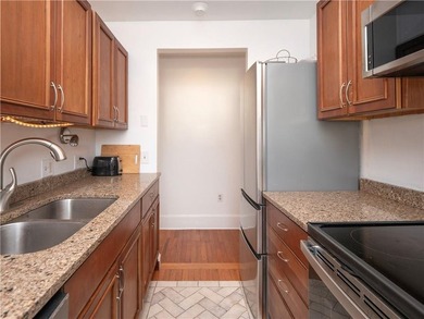Immaculate Penthouse Condominium in a Desirable Kay/Catherine - photo 20