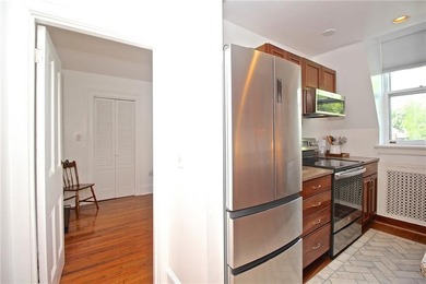 Immaculate Penthouse Condominium in a Desirable Kay/Catherine - photo 21