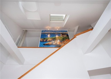 Immaculate Penthouse Condominium in a Desirable Kay/Catherine - photo 29