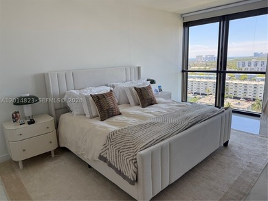 Stunning 16th-Floor Residence with Panoramic South Views Enjoy - photo 11