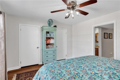 St. Charles Avenue Condo with Pool, Parking, and Streetcar