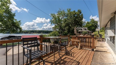 Lake views and easy lake living await! This 2-bedroom, 1-bath - photo 18
