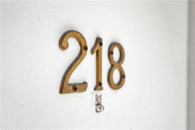 St. Charles Avenue Condo with Pool, Parking, and Streetcar