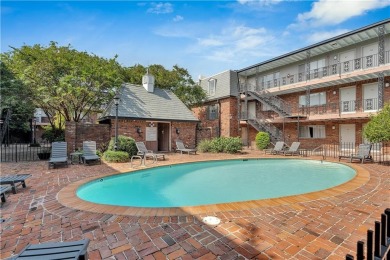 St. Charles Avenue Condo with Pool, Parking, and Streetcar