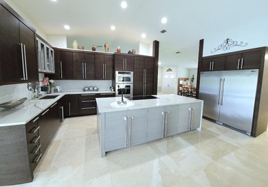 Beautifully updated 4BR/3BA pool home w/long lake views in - photo 5