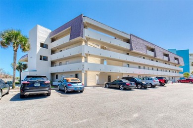 Enjoy ocean views from this beautifully updated 1BR/1BA condo in - photo 1