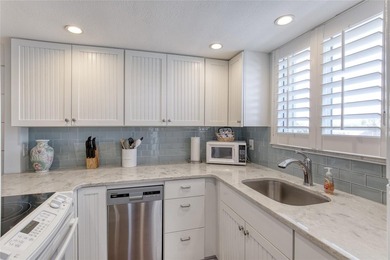 Enjoy ocean views from this beautifully updated 1BR/1BA condo in - photo 3