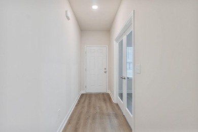 This beautifully designed 3 bedroom, 3 full bath townhome-style - photo 12