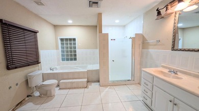 Spacious 4-bedroom, 3-bath home situated on a generous 0.21-acre - photo 17