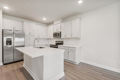 This beautifully designed 3 bedroom, 3 full bath townhome-style - photo 20