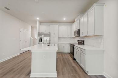 This beautifully designed 3 bedroom, 3 full bath townhome-style - photo 23