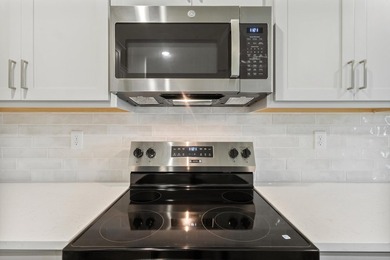 This beautifully designed 3 bedroom, 3 full bath townhome-style - photo 25