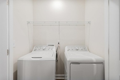 This beautifully designed 3 bedroom, 3 full bath townhome-style - photo 34