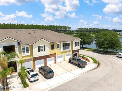 This meticulously maintained retreat is perfectly positioned - photo 2