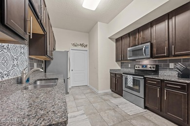 This meticulously maintained retreat is perfectly positioned - photo 3