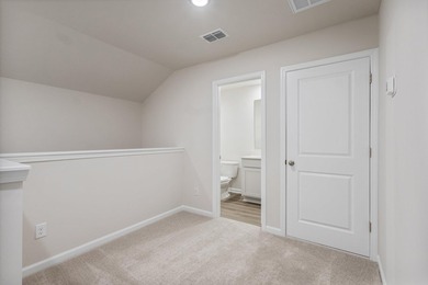 This beautifully designed 3 bedroom, 3 full bath townhome-style - photo 44