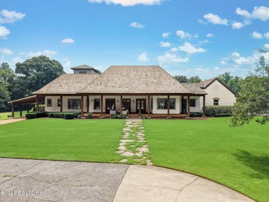 Welcome to a truly one-of-a-kind custom estate nestled on 17 - photo 3