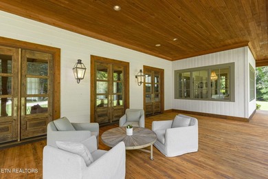 Welcome to a truly one-of-a-kind custom estate nestled on 17 - photo 6