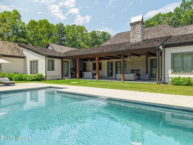 Welcome to a truly one-of-a-kind custom estate nestled on 17 - photo 9