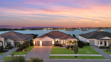 (private lake, pond, creek) Home For Sale in Loxahatchee Florida