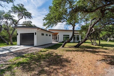 Coastal Retreat in Lamar - Mid-Century Modern Escape for - photo 2