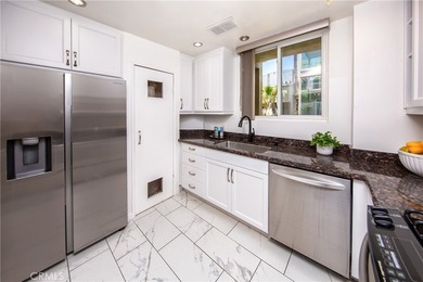 A Stunning 2-Bedroom Condo in the Heart of Brentwood! Located on