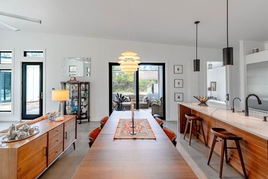 Coastal Retreat in Lamar - Mid-Century Modern Escape for - photo 5