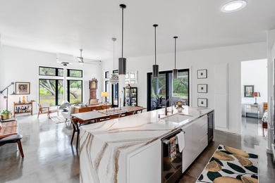 Coastal Retreat in Lamar - Mid-Century Modern Escape for - photo 8