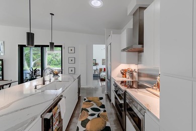 Coastal Retreat in Lamar - Mid-Century Modern Escape for - photo 10